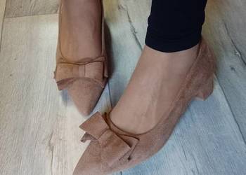 (40) Beżowe czółenka wieczorowe, NOWE