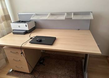 Duże, solidne biurko firmy MIKOMAX