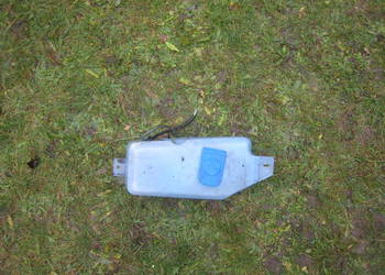 Zbiornik płynu spryskiwaczy z pompką Volkswagen Polo II 90-94