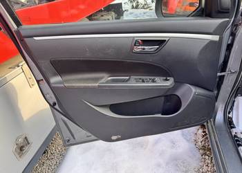 Boczek/tapicerka drzwi lewy przód Suzuki Swift MK7 5d Hatchback