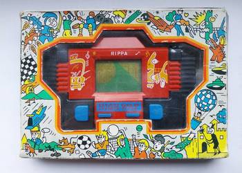 Sprzedam przenośną konsolę w oryginalnym pudełku.