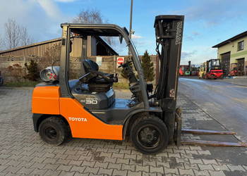 wózek widłowy TOYOTA 8FGF30 LPG Triplex 4.70m przesuw boczny 4-sekcja