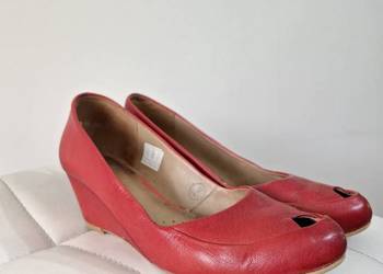 Skórzane czerwone czółenka Kulig peep toe koturny 40