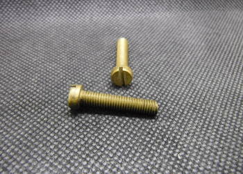 Śruba mosiężna metryczna M5 x 28 mm gwint 0,8