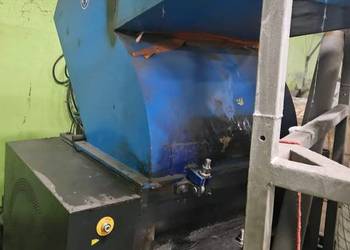 Młyn młynek rozdrabniacz do tworzyw sztucznych płyty wiórowej kabli 22 KW
