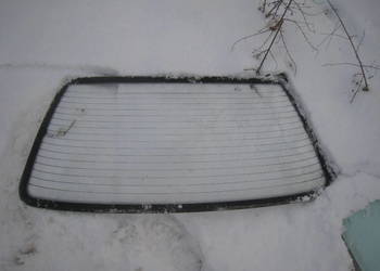 Szyba tylna tył Peugeot 306 sedan 93- bez dziury na wycieraczkę.