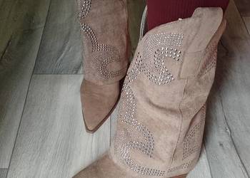 (39/40) Beżowe, bogato zdobione Kozaki kowbojki wieczorowe, NOWE