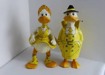 Figurki kaczek – styl retro/detektywistyczny – zestaw 2 sztuki – wysokość 5