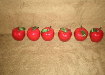 Zestaw 6 używanych, ale w dobrym stanie,  bombek choinkowych z