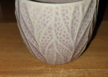 Osłonka, doniczka ceramiczna  jasnoróżowa kwiatowy motyw