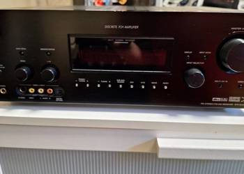 Zestaw grający składający się z amplitunera Sony I kolumn Tanoy