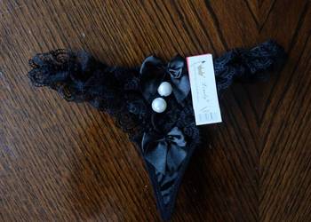 czarne stringi majtki XS 34 S 36 kokardki wstążki kokarda