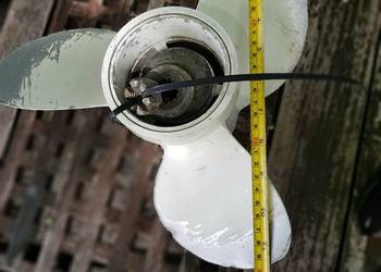Śruba aluminiowa wraz z nakrętką do Suzuki Evinrude