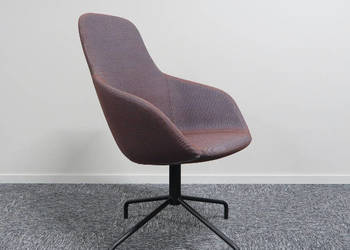 Fotel marki Horreds Szwecja model Glove High Skandynawski minimalizm