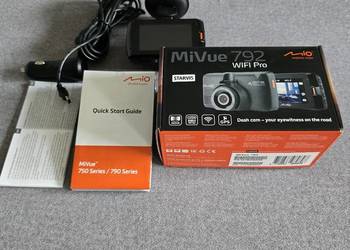 Kamera samochodowa Mio Mivue 792 WiFi Pro.