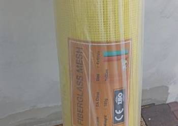 Siatka elewacyjna, narożniki , wkręty, pianka.