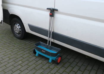 Siewnik do nawozu trawy Gardeba 55cm