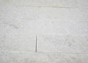 Kamień Elewacyjny Dekoracyjny Na Ścianę Marmur Total White 30×7,5×1,5cm