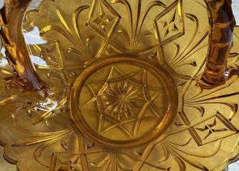 Szklany koszyczek na łakocie