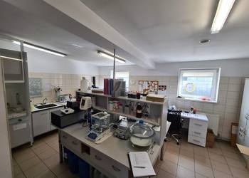 Sprzedaż wyposażenia laboratorium