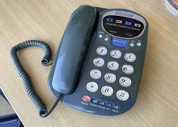 Telefon stacjonarny TECHCOM duże klawisze (z kluczykiem)