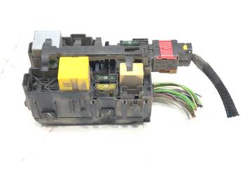 SKRZYNKA BEZPIECZNIKÓW PEUGEOT 308 SW II 9806192580 Kombi 14-21 1.6 99