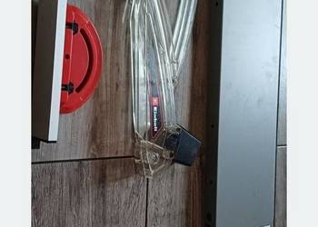 Osłona piły, przymiar kątowy,  blat pomocniczy.