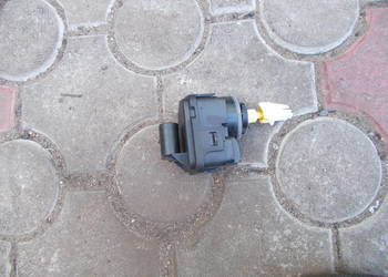 Audi A6 C5 98r silniczek regulacji lampy 8L0941295