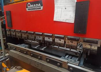 Prasa krawędziowa Amada 50 ton 2 m 7 osiowa w atrakcyjnej cenie