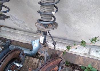 Corsa D 1.2 08r zwrotnica piasta amortyzator prawy