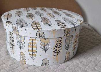 pudło pojemnik do przechowywania biały duży okrągły piórka pióra