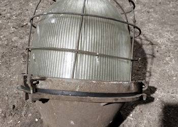 Lampa przemysłowa magazynowa stara "komunistyczna"