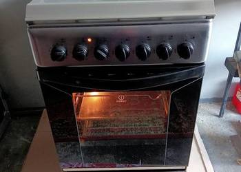 Kuchenka gazowa Indesit z piekarnikiem elektrycznym w pełni sprawna, transp
