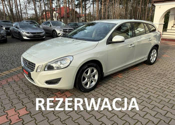 Volvo V60 T4 180 KM Podgrzewane fotele Hak odpinany I (2010-2018)