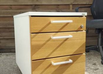 Kontenerek Kinnarps podbiurkowy na kółkach Dostępne 4 sztuki