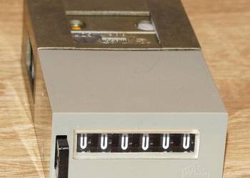 Elektromechaniczny, kasowalny licznik impulsów typu ZL 22, 24 V MASSI NRD