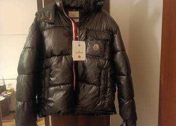 Czarna kurtka zimowa Moncler męska w rozmiarze M