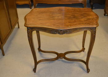 stolik ludwikowski . kolor orzech stolik ludwikowski . kolor orzech