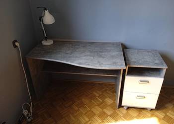 Biurko ( w komplecie z regałem)