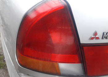 Lampy tylne prawa lewa strona Mitsubishi Carisma 95-99r