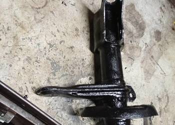 Obudowa amortyzatora audi 80 b4 prawa