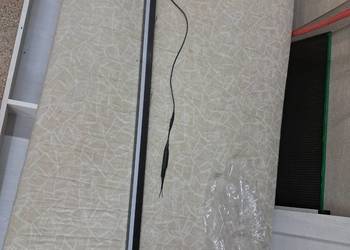 nowa lapa sufitowa led długość 145 cm świeci na boki listwy. Ma kilka małyc