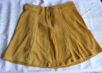 Nowa spodnica Pull Bear,na zamek, L   20 zl