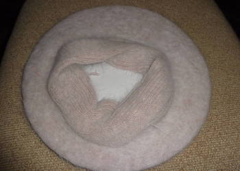 beret z angory nowy jasno bezowy z paskiem