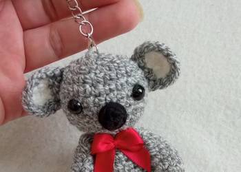 Miś koala wykonany na szydełku brelok zawieszka