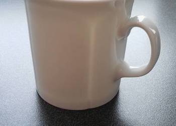 porcelanowy mały kubek, kubeczek, delikatna porcelana