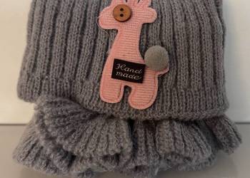 Ciepły komin dziecięcy z żyrafką – szary szalik