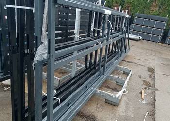 Brama przesuwna z wypełnieniem panelowym