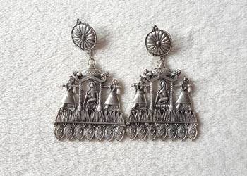 Kolczyki indyjskie scenka duże wiszące srebrny kolor retro boho etno bohemi Kolczyki indyjskie scenka duże wiszące srebrny kolor retro boho etno bohemi