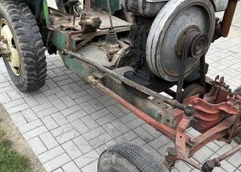 Traktor es